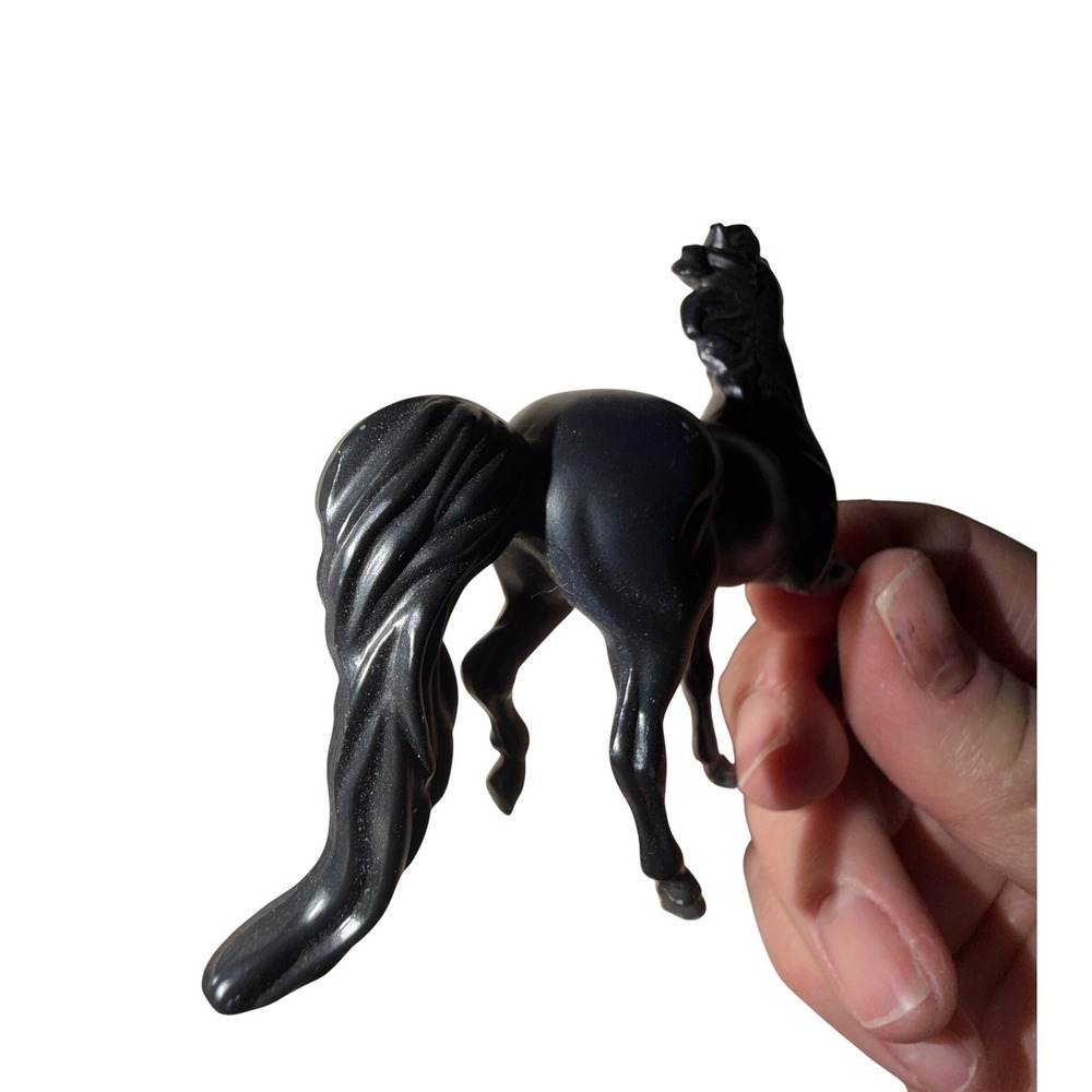 Breyer‎ Stablemates Horse Toy Prancing Pose Black model horse - Picture 3 of 7